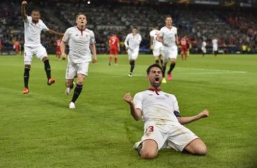 «Севилья» выигрывает финал Лиги Европы третий сезон подряд