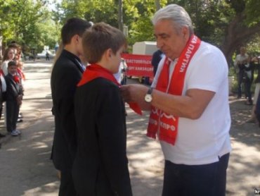 В Крыму младших школьников принимают в пионеры