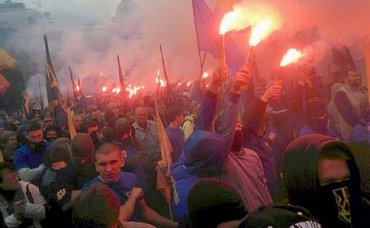 Порошенко не понравился марш «Азова» против выборов на Донбассе