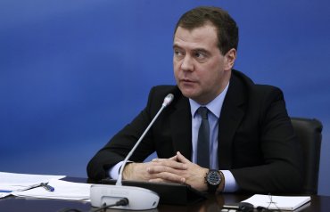 Медведев назвал американские выборы шоу с ряжеными