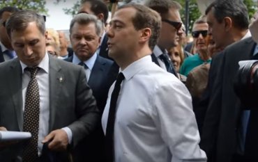 Вопрос крымчан Медведеву о пенсиях власти Севастополя назвали «спланированной провокацией»