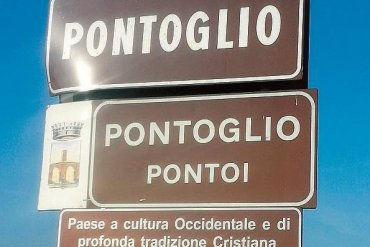 В Италии запретили вешать дорожные знаки с призывом уважать христианство