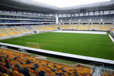 Порошенко просит ФИФА снять дисквалификацию с львовского стадиона