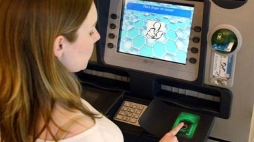В России откажутся от кредиток – банкоматы начнут распознавать голос и внешность