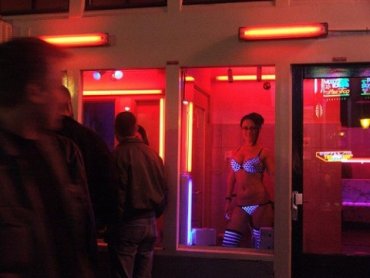 В Днепре могут легализовать проституцию и открыть квартал красных фонарей