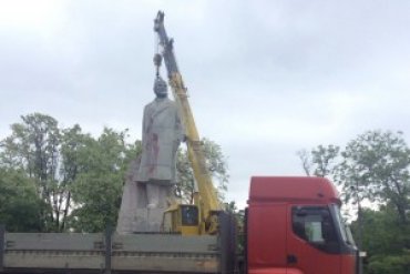 В Одессе демонтировали самого большого Ленина