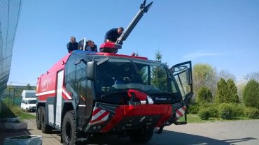 В Украине появилась необычная пожарная машина за миллион евро
