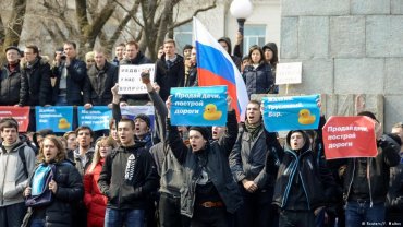 Российских школьников пугают детдомами за поддержку Навального