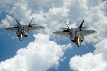 ВВС США подняли «невидимки» на перехват российских бомбардировщиков