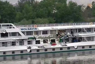 В Венгрии на Дунае столкнулись два украинских теплохода