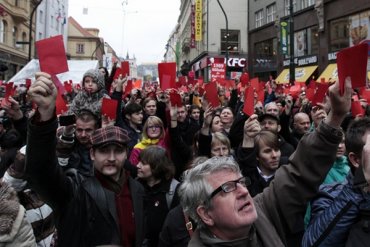 В Чехии – массовые протесты против президента