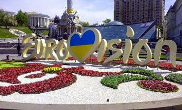 В Киеве растоптали сделанную к Евровидению клумбу