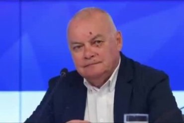 Телеведущий Киселев вернулся из Крыма с разбитым лицом