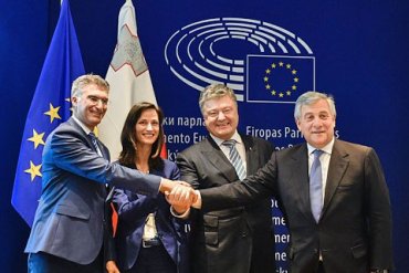 Глава Европарламента подписал соглашение о безвизовом режиме для украинцев