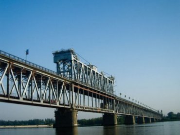 Украина планирует привлечь из Китая 300 млн долл. кредита на строительство моста в Кременчуге
