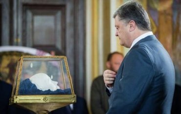 Украинцы не любят, когда политики крестятся на камеру, – опрос