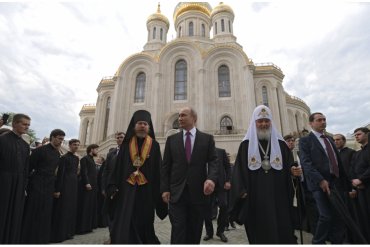 Путин подался в монастырь