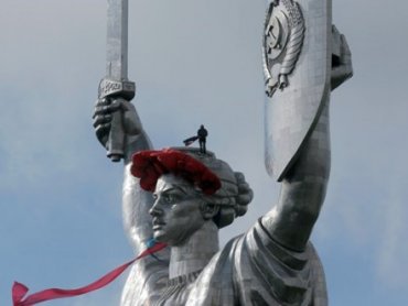Почему не демонтируют герб СССР на монументе «Родина-мать»