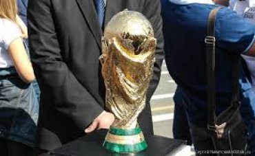 В Россию доставили кубок чемпионата мира по футболу