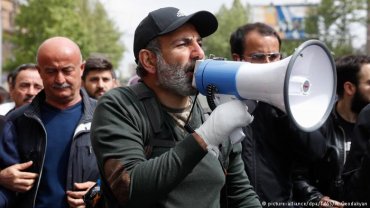 Лидер оппозиции стал единственным кандидатом в премьеры Армении