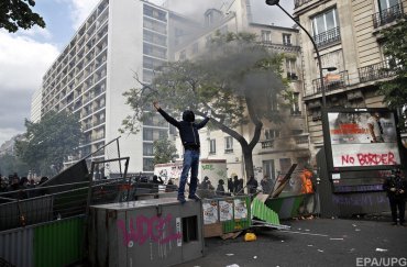 Первомайская демонстрация в Париже переросла в массовые беспорядки