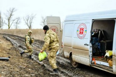 На Донбассе боевики уничтожили автомобиль с гуманитарной помощью
