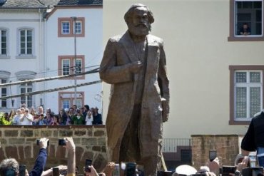 В Германии открыли памятник Карлу Марксу, подаренный Китаем