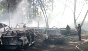 В Киеве на Столичном шоссе сгорели более 50 автомобилей