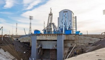 Запуски с «Восточного» могут сорваться: России не из чего делать спутники