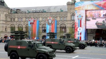 О существенном отличии военных парадов в СССР и в РФ