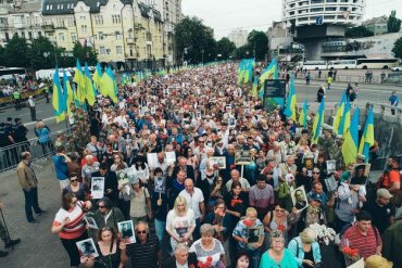 9 мая в Украине: фальшивые «деды», георгиевские ленты и красные флаги