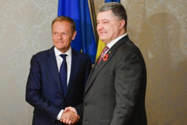 Порошенко ​и Туск договорились провести саммит Украина – ЕС