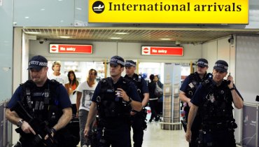 Россиян массово задерживают в аэропортах Великобритании