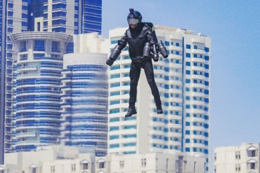 Британский железный человек продемонстрировал летающий костюм в Дубае