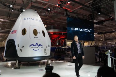 Новый прорыв: Илон Маск представил пилотируемый космический корабль