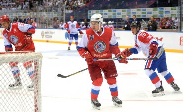 Путин сыграет в хоккей на Северном полюсе
