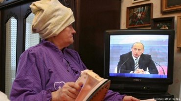 Самым радостным для россиян занятием оказался просмотр телевизора