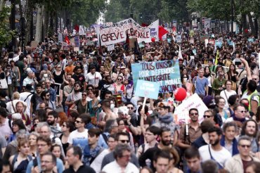 Французы протестуют против политики Макрона