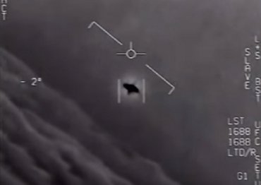 В сеть попал секретный доклад о контактах НЛО с авианосцем США