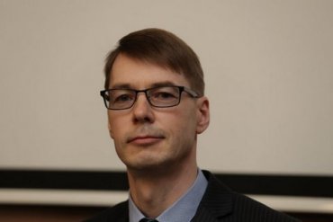Эстонский министр ушел в отставку из-за слухов о том, что он бил жену