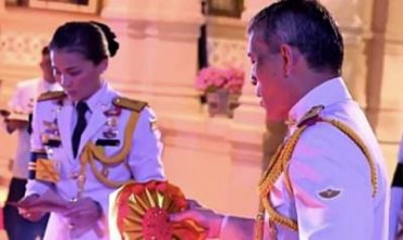 Король Таиланда женился на своем генерале