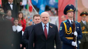Лукашенко объяснил, почему не поехал на День победы в Москву