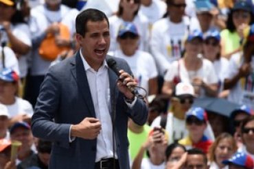 Гуайдо попросит США о военной помощи для свержения Мадуро