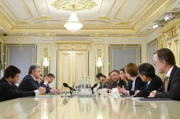 Послы G7 призвали Порошенко передать власть Зеленскому