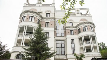 «Хороший вид, влиятельные соседи»: крымская квартира жены Зеленского