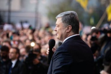 Порошенко считает себя жертвой «политических преследований»