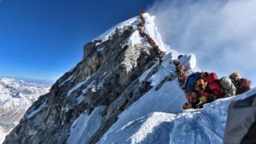 На Эвересте за неделю погибли десять альпинистов