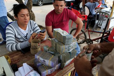Инфляция в Венесуэле достигла 130 000%
