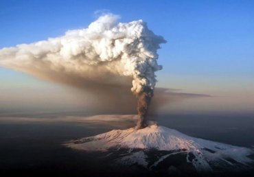 В Италии проснулся крупнейший вулкан Европы