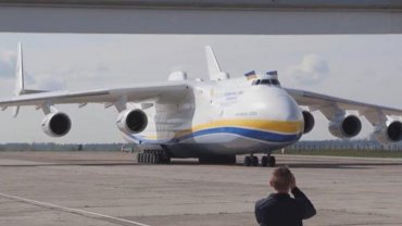 «Мрия» доставила в Украину гуманитарный груз из Китая